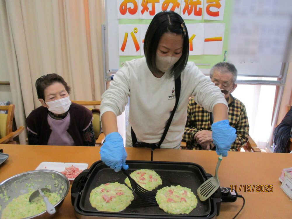 静岡市葵区グループホーム_おやつにお好み焼き