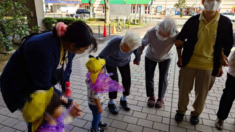 静岡市駿河区グループホーム_ハロウィン歩行訓練