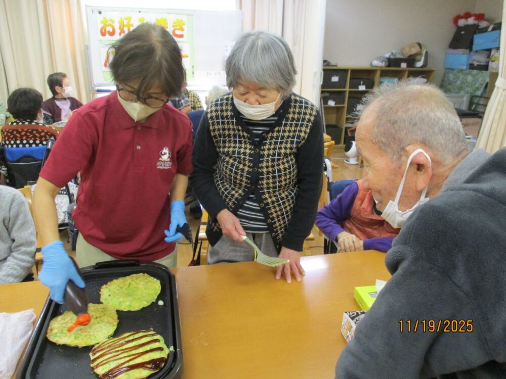静岡市葵区グループホーム_おやつにお好み焼き
