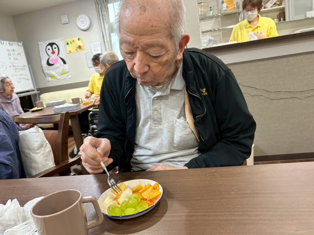 藤枝市グループホーム_秋のフルーツを召し上がれ