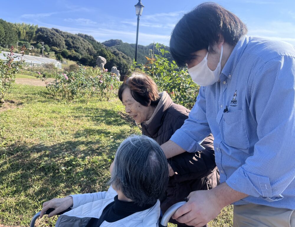 島田市グループホーム_ばらの丘公園へ行こう