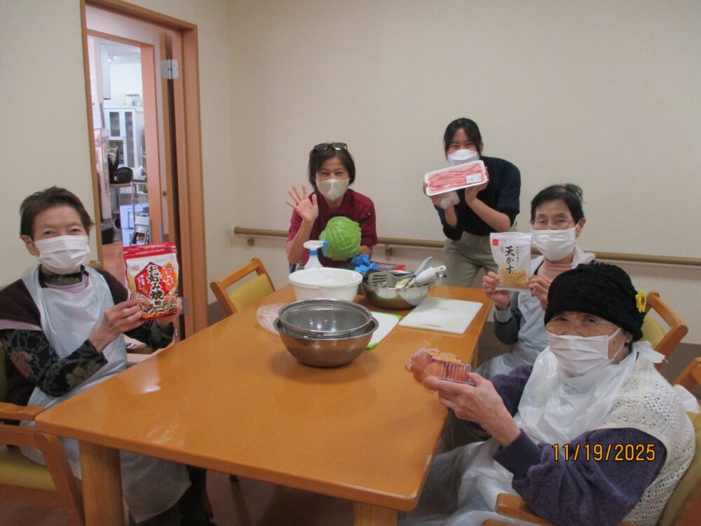 静岡市葵区グループホーム_おやつにお好み焼き