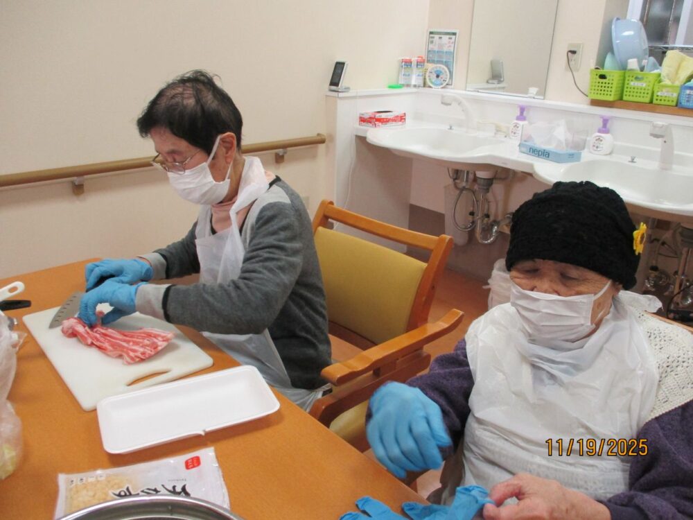 静岡市葵区グループホーム_おやつにお好み焼き