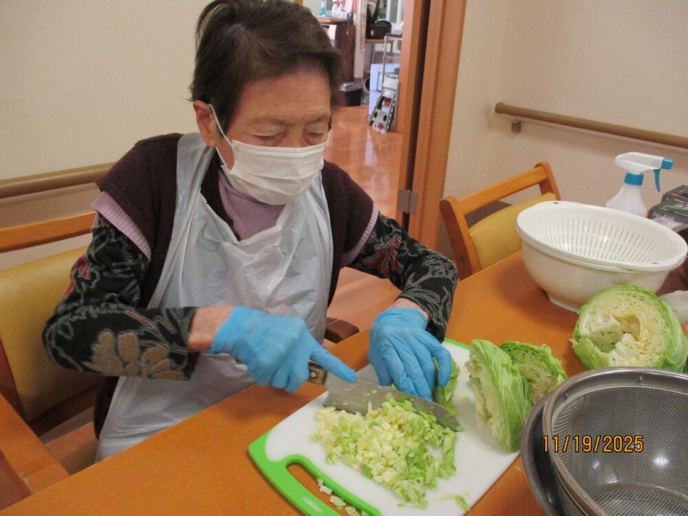 静岡市葵区グループホーム_おやつにお好み焼き