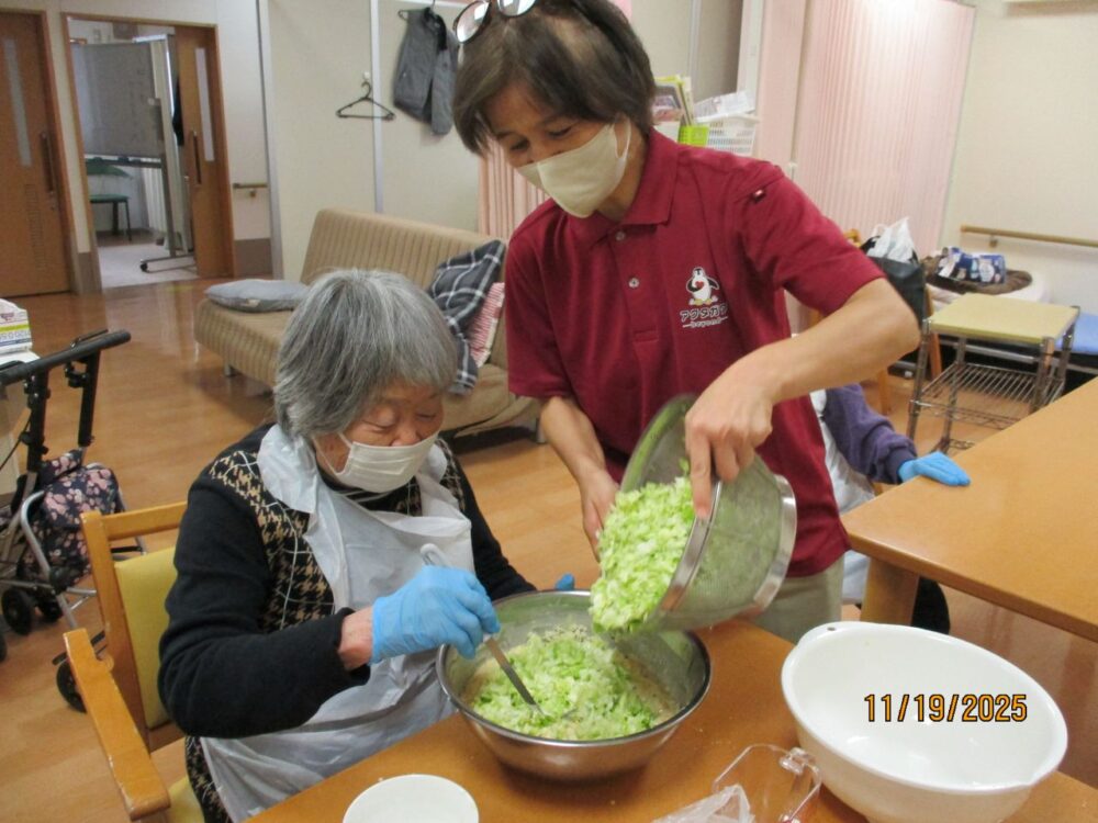 静岡市葵区グループホーム_おやつにお好み焼き