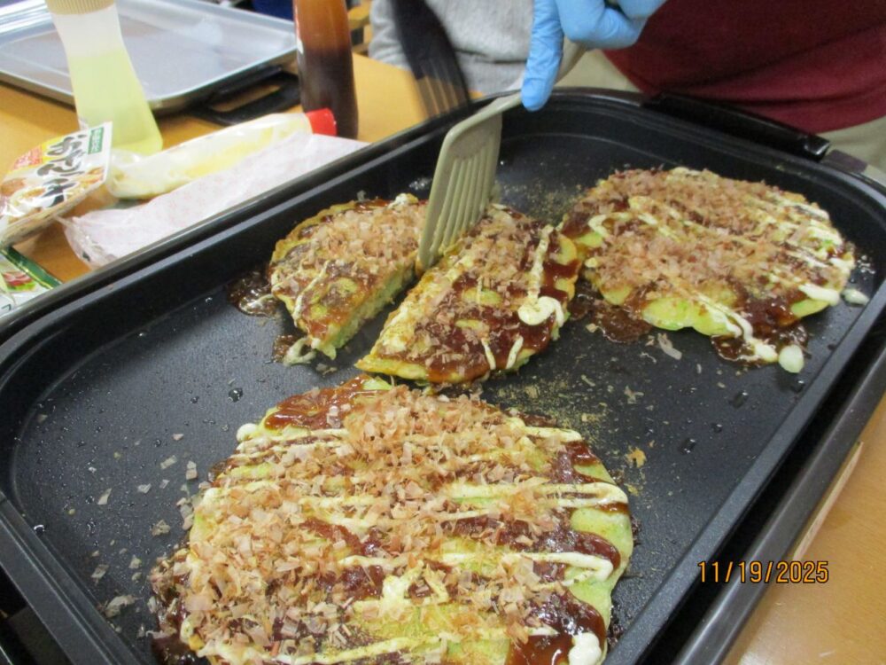 静岡市葵区グループホーム_おやつにお好み焼き