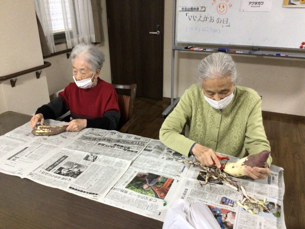 富士市グループホーム_スイートポテト作りを開催