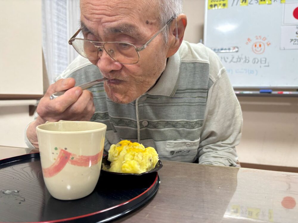 富士市グループホーム_スイートポテト作りを開催