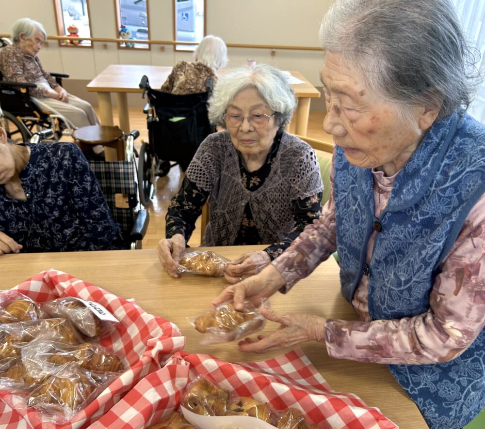 富士市グループホーム_パン販売