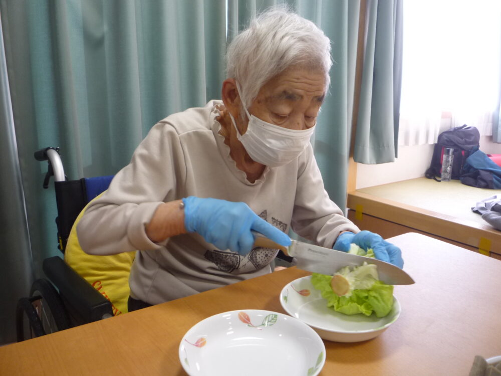 静岡市清水区グループホーム_昼食作りレク豚しゃぶづくり
