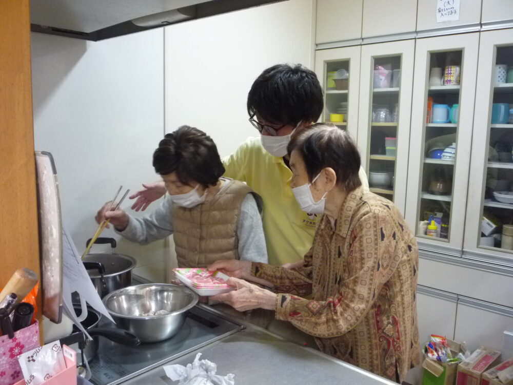 静岡市清水区グループホーム_昼食作りレク豚しゃぶづくり