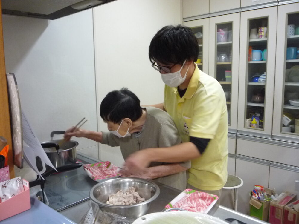 静岡市清水区グループホーム_昼食作りレク豚しゃぶづくり