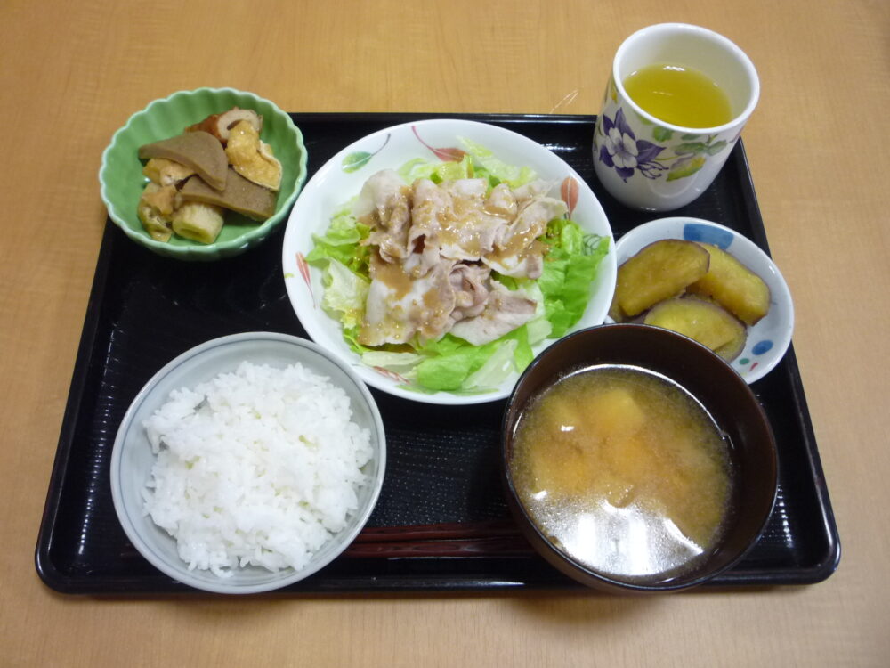 静岡市清水区グループホーム_昼食作りレク豚しゃぶづくり