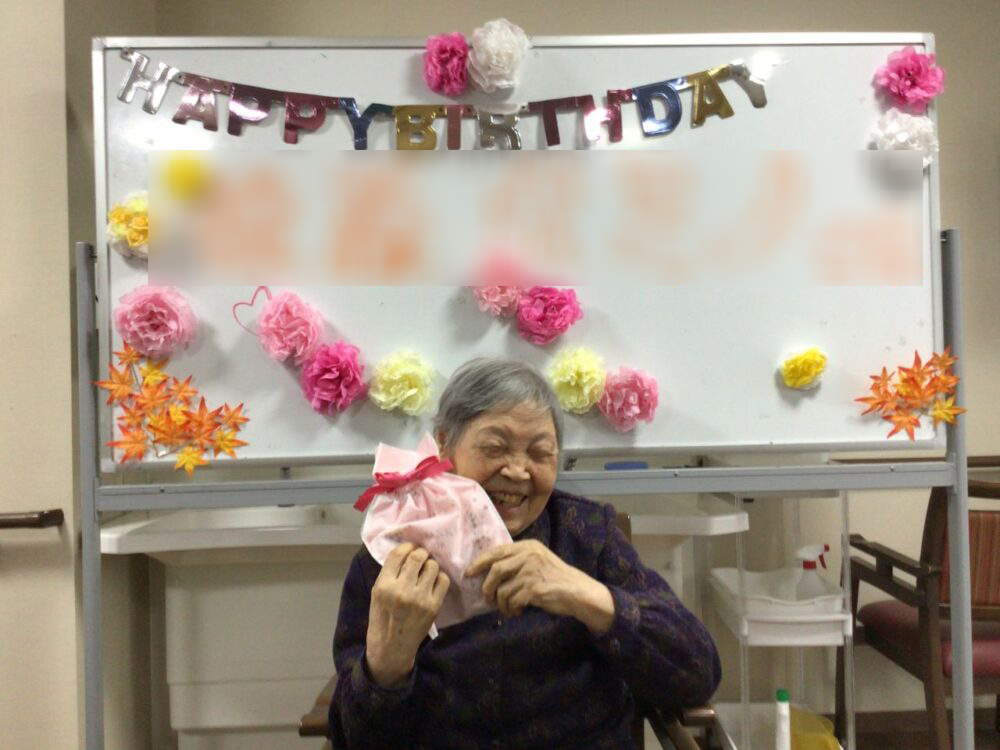 加島グループホーム 　11月お誕生日会