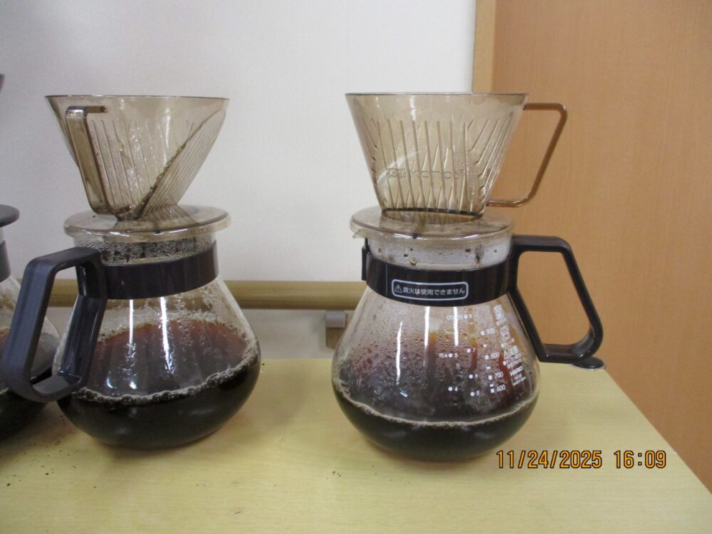 西奈小規模多機能　アロマカフェNisina　11月 　淹れたてコーヒーに秋の味覚を添えて