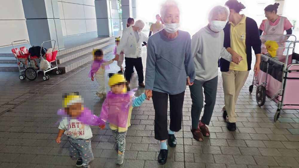 静岡市駿河区グループホーム_ハロウィン歩行訓練