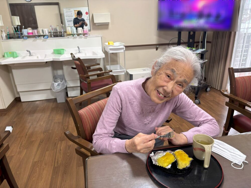 富士市グループホーム_スイートポテト作りを開催