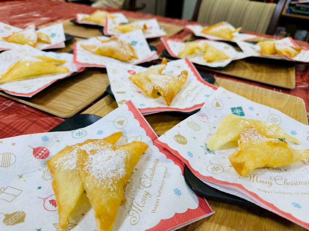 藤枝青葉町小規模多機能　～おやつレク～「三角アップルパイを作ろう」