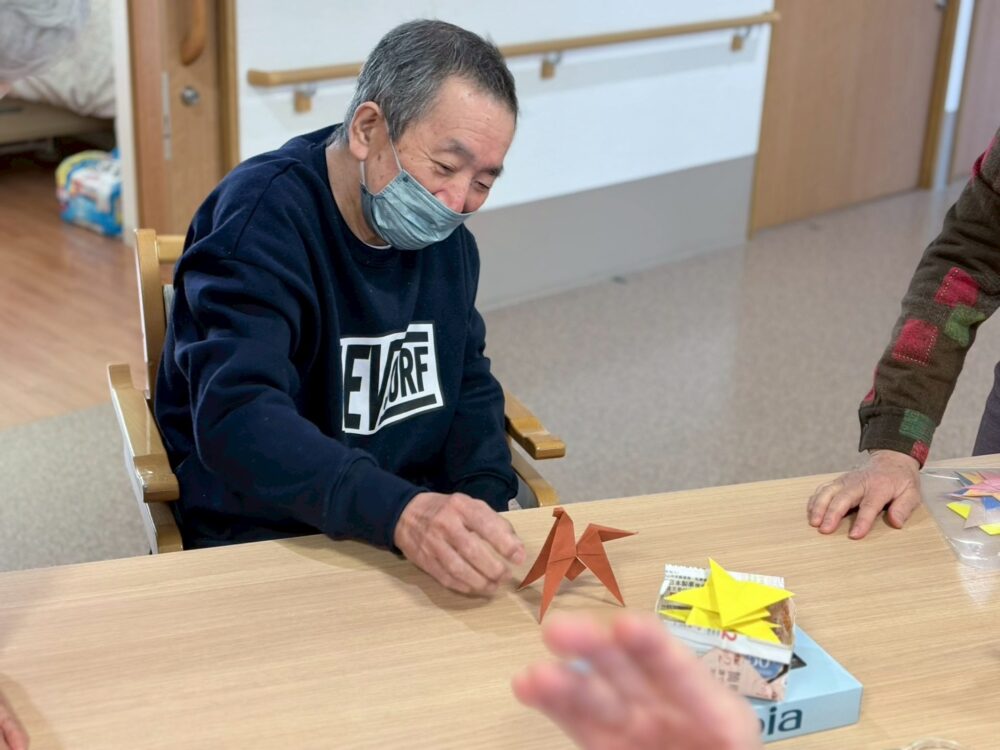 富士市グループホーム_折り紙教室2025.12.3