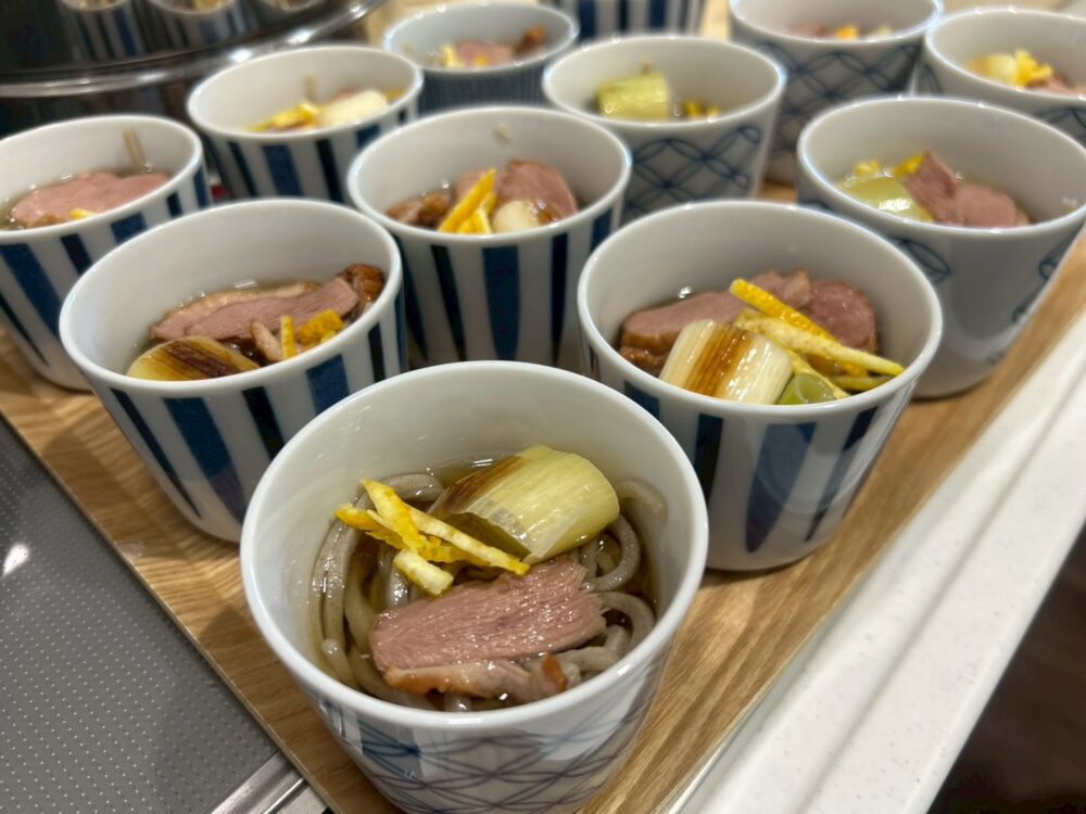 藤枝青葉町グループホーム　蕎麦打ち　～鴨南蛮蕎麦～