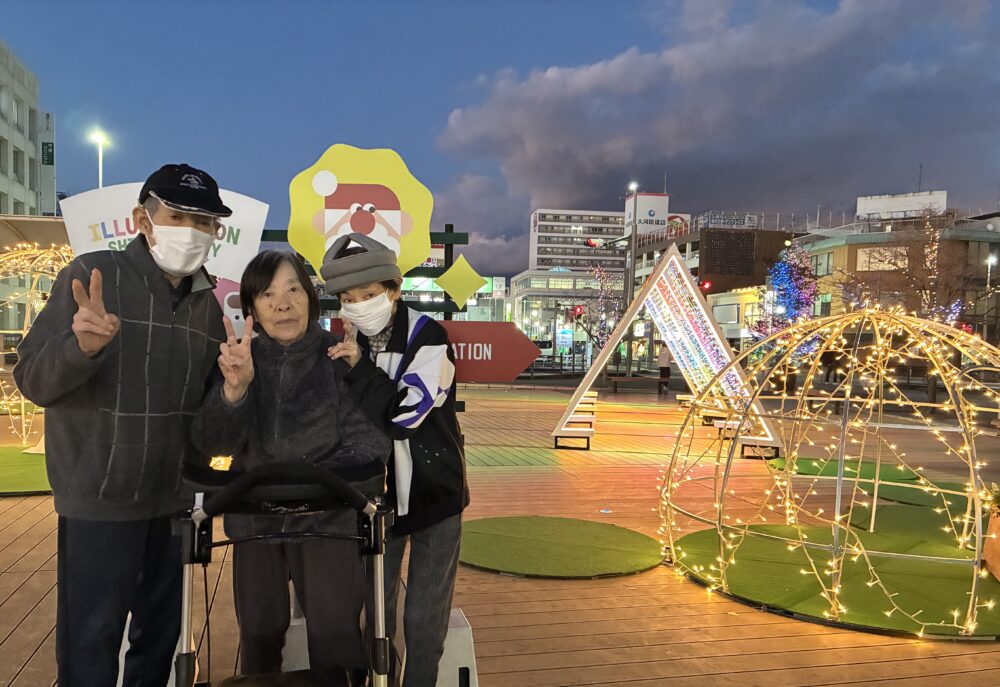 島田東グループホーム　イルミネーションを見にいこう