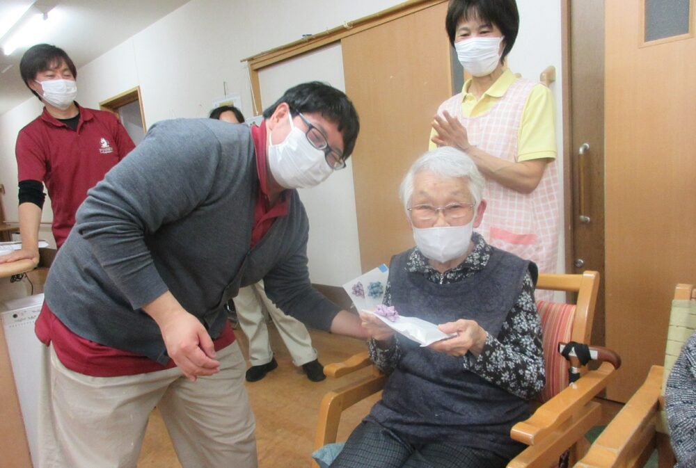 静岡市葵区老人ホーム_新年のすごろく大会