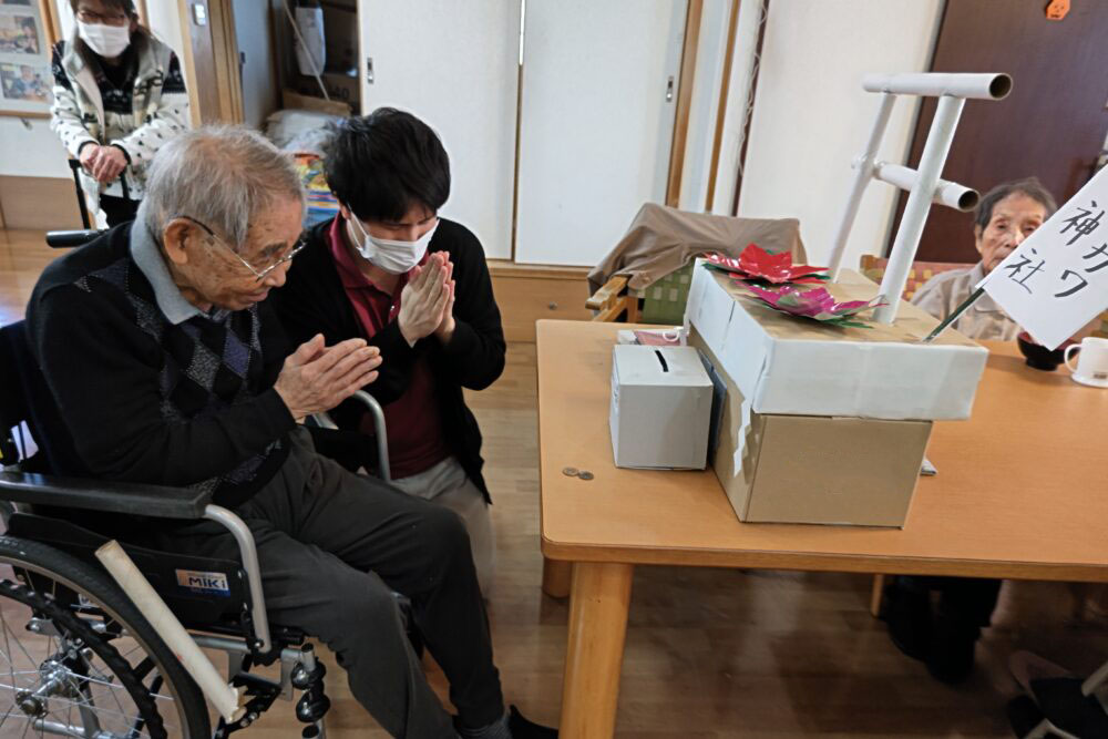 静岡市清水区老人ホーム_書初め&初詣