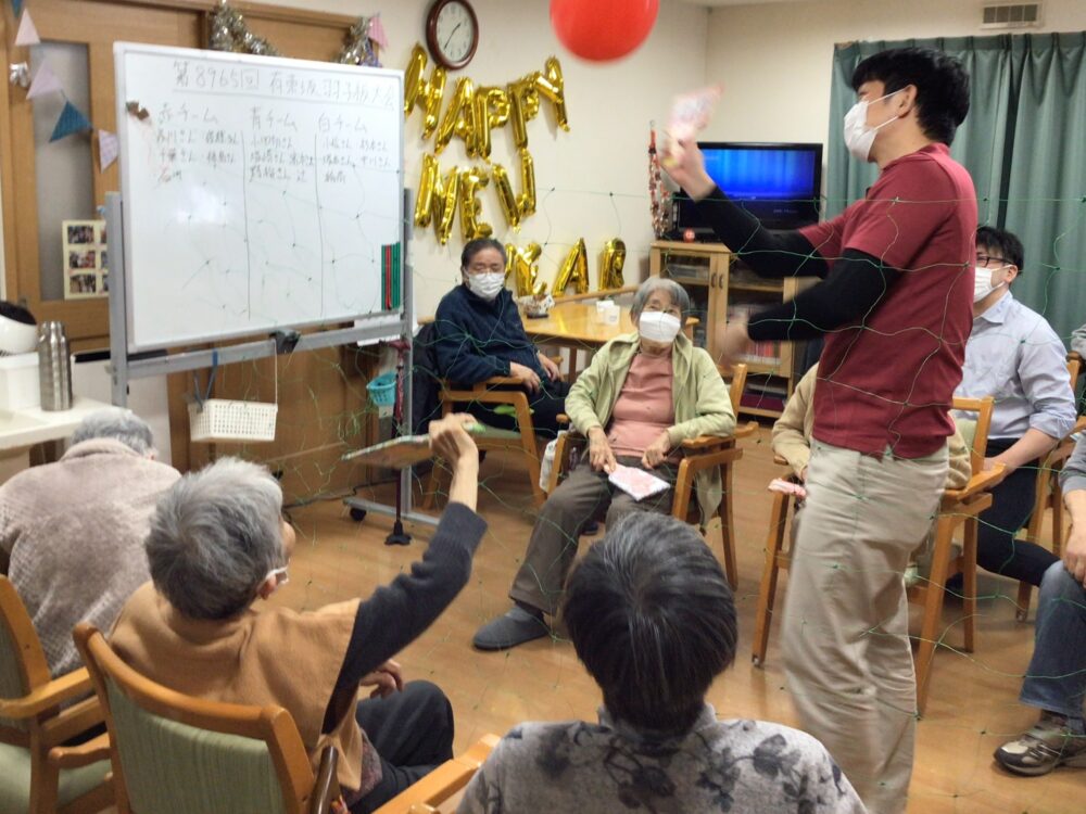 静岡市清水区老人ホーム_小規模多機能　羽根つき大会