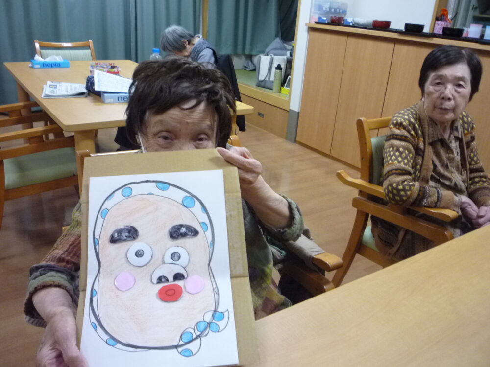 有東坂グループホーム みんな福笑いで初笑い