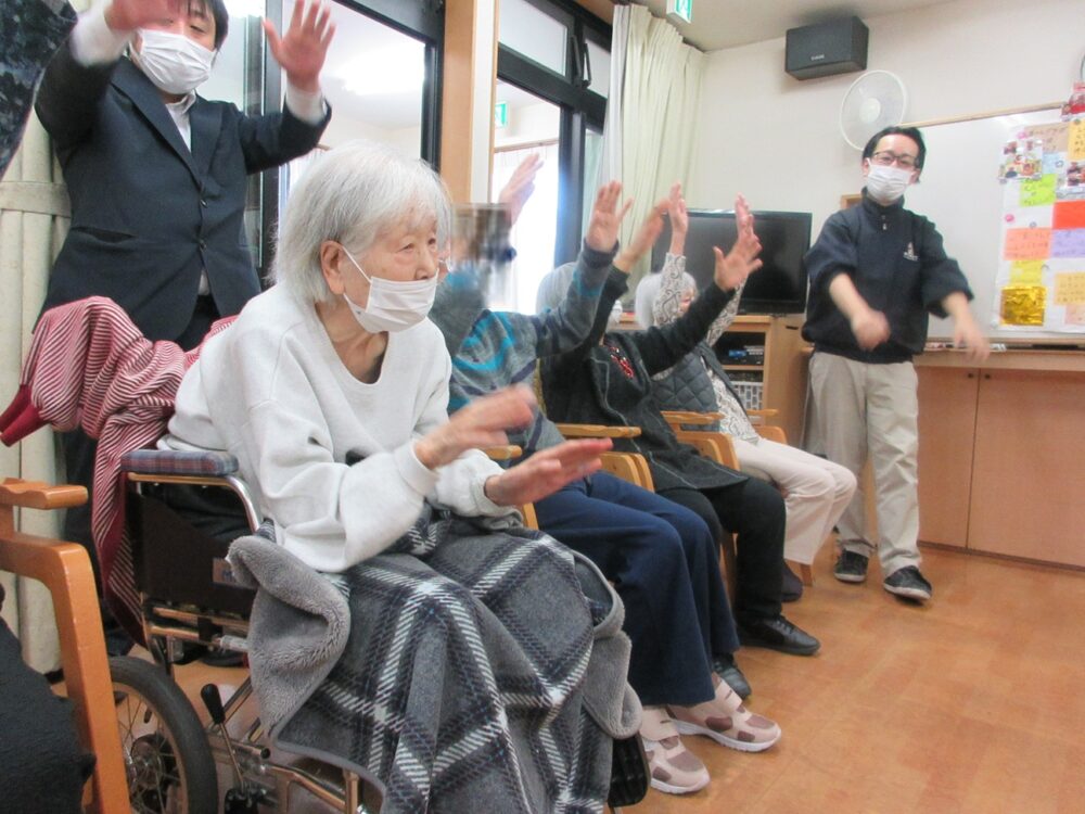 静岡市葵区老人ホーム_新年のすごろく大会