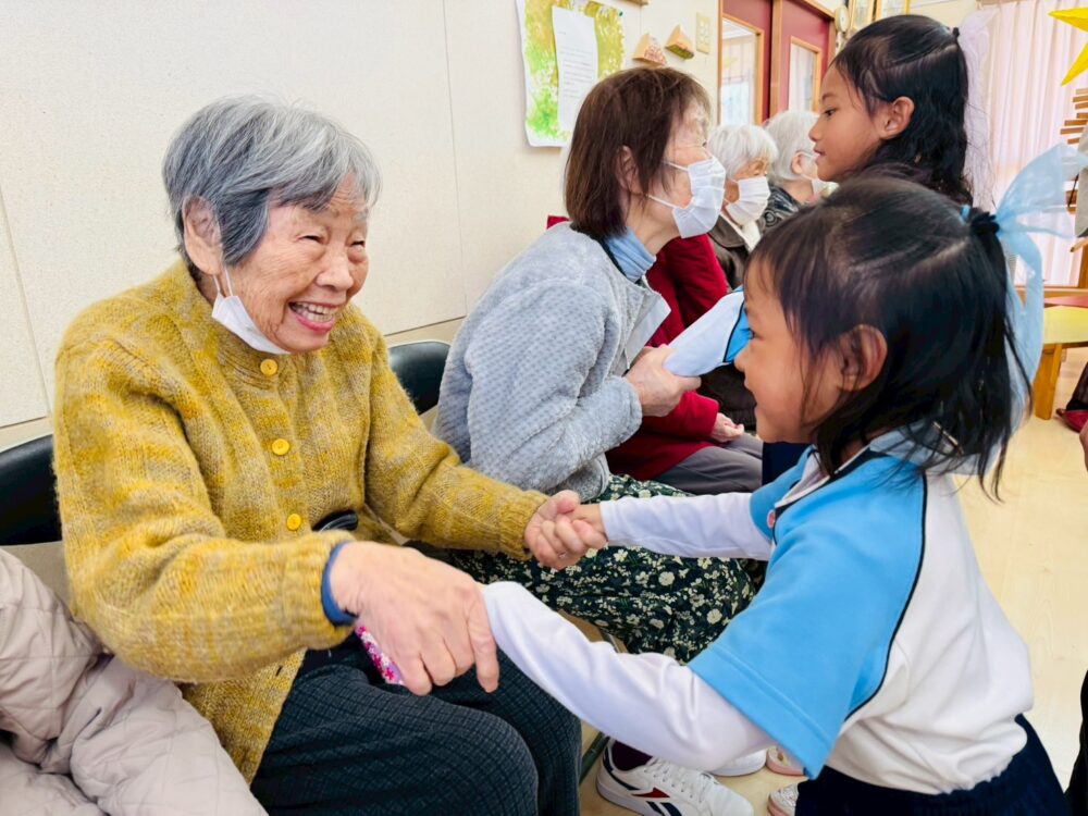 藤枝市老人ホーム_お誕生日会に招待