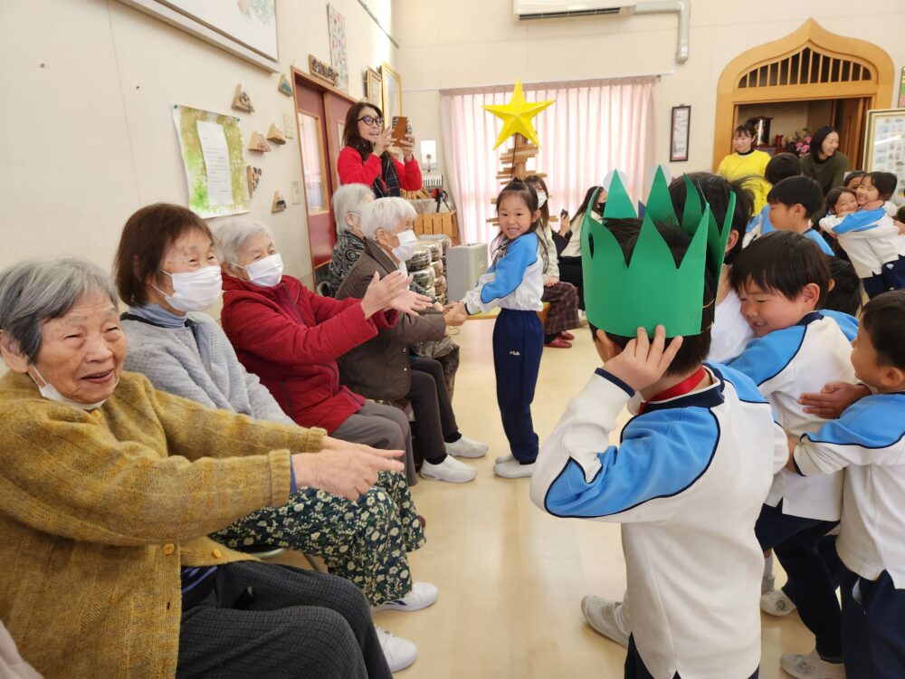 藤枝市老人ホーム_お誕生日会に招待