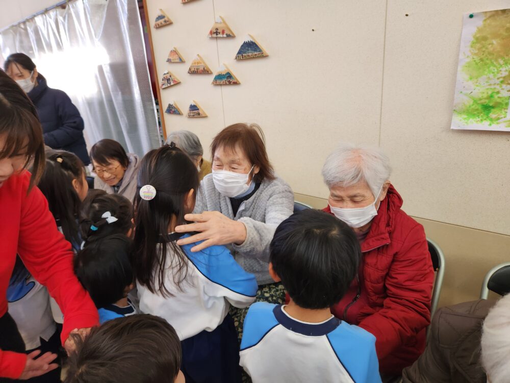 藤枝市老人ホーム_お誕生日会に招待