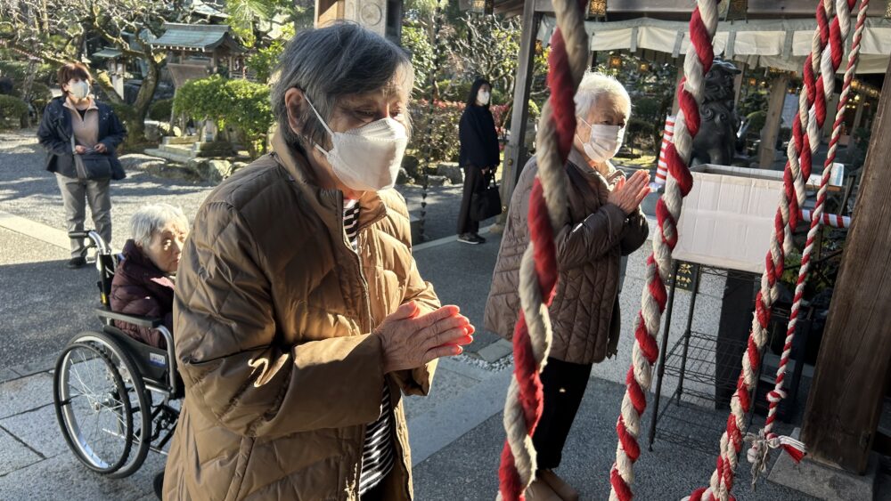 島田東グループホーム　大井神社へ初詣に行こう